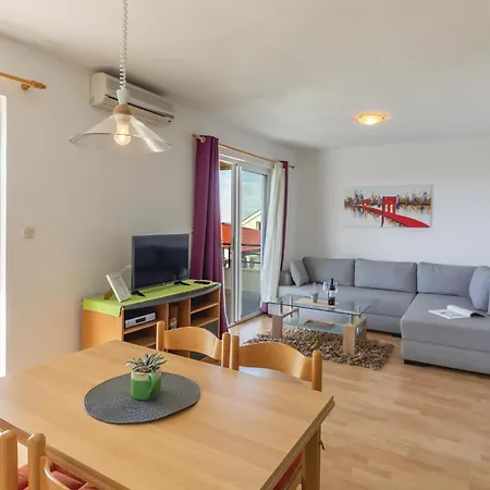 Put Zuke Vi * マカルスカ